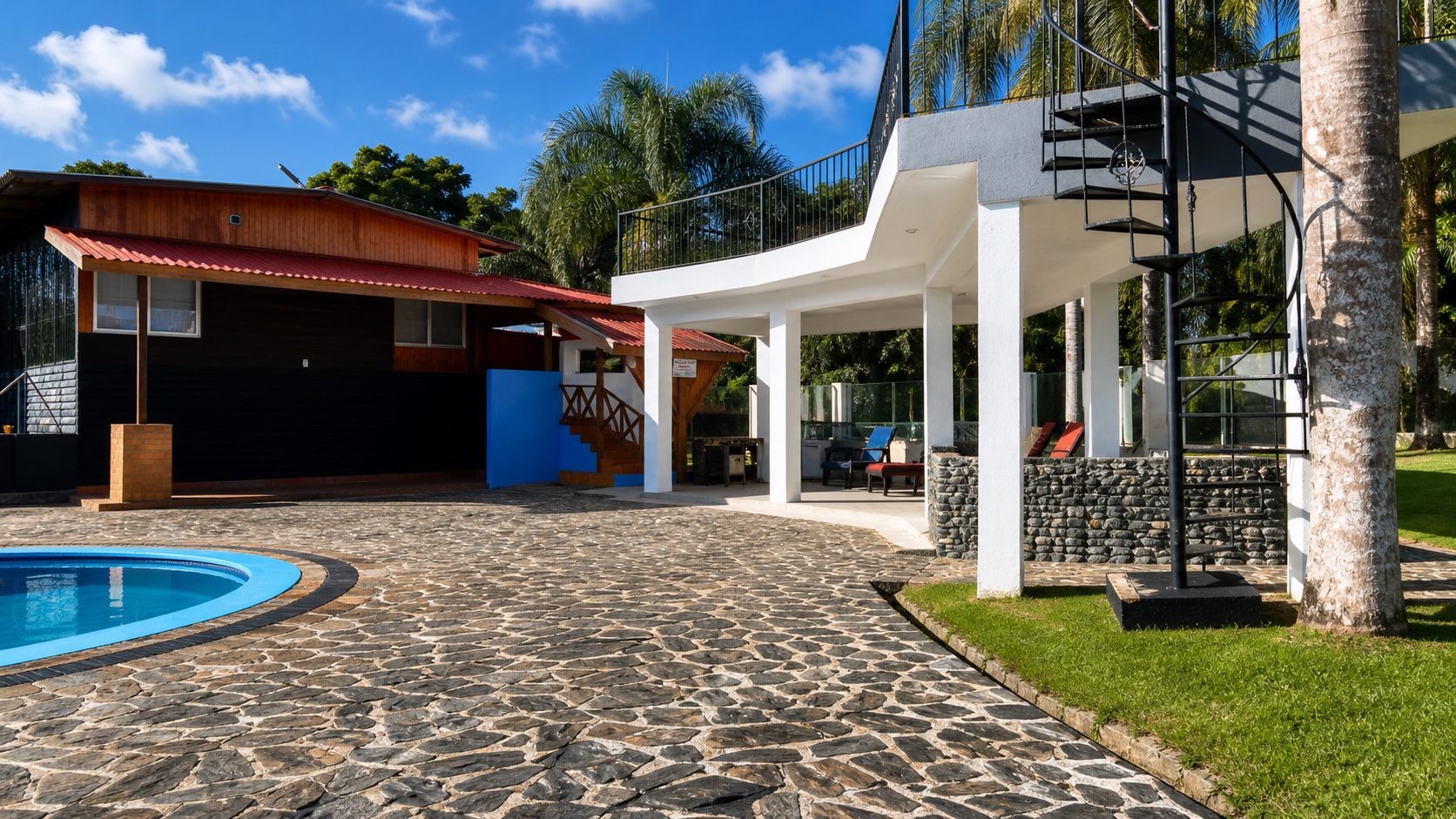Patio con BBQ y escalera